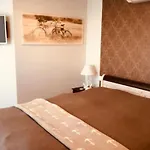 Schwimmendes Haus Elandi By Interhome